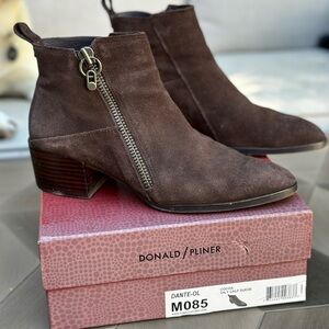 Donald Pliner Cocoa Brown Suede Ankle Boots; Size 8.5